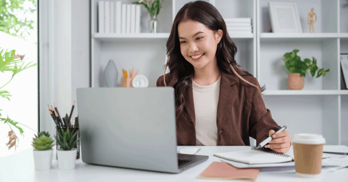 Devenez Assistant(e) Administratif(ve) et Commercial(e) en industrie